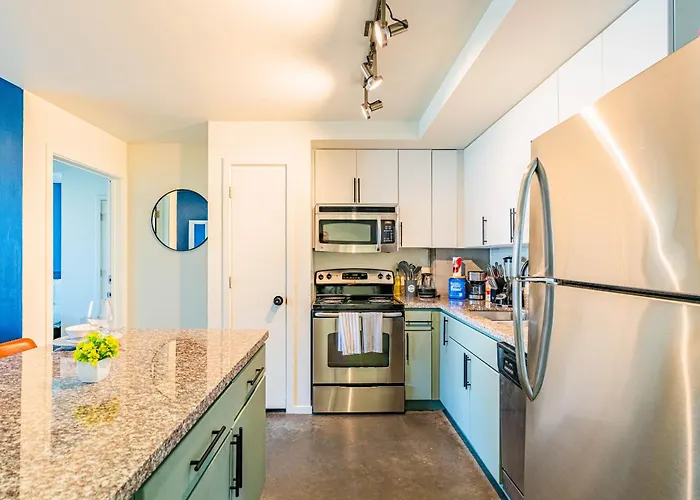 2br Near Dt With Balcony Gym Pool Parking Wd