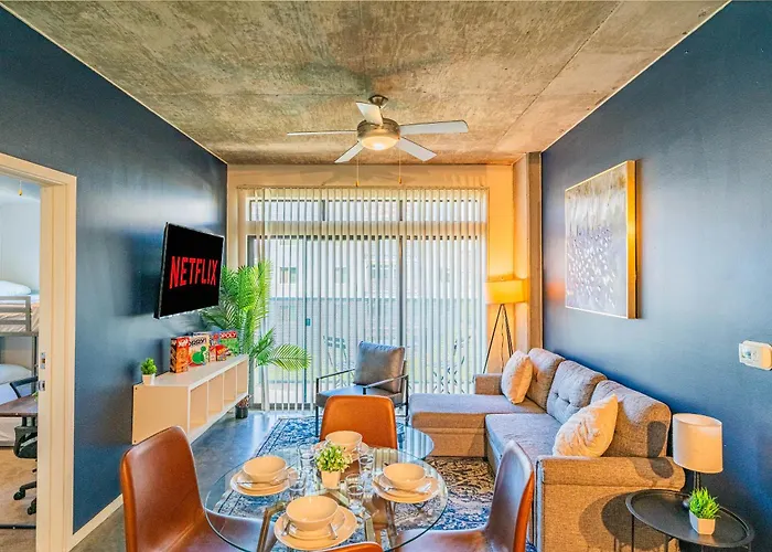 Apartment 2br Near Dt With Balcony Gym Pool Parking Wd