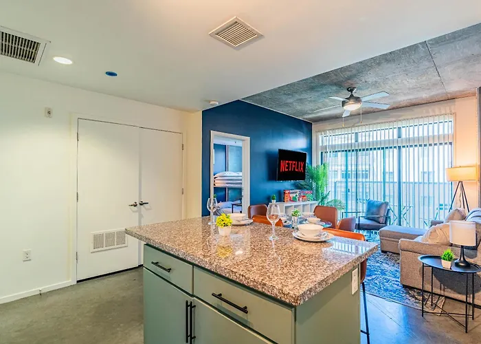 2br Near Dt With Balcony Gym Pool Parking Wd * Phoenix