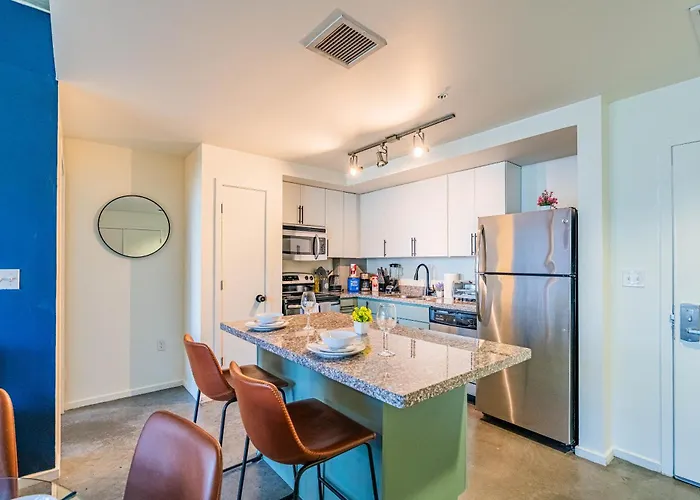 2br Near Dt With Balcony Gym Pool Parking Wd