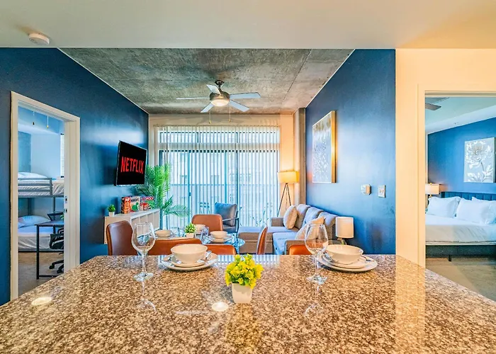 Apartment 2br Near Dt With Balcony Gym Pool Parking Wd