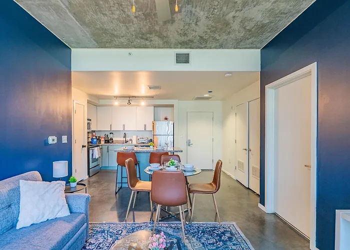 2br Near Dt With Balcony Gym Pool Parking Wd Phoenix