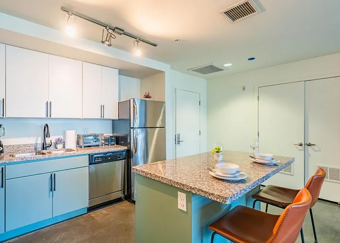 Apartment 2br Near Dt With Balcony Gym Pool Parking Wd *