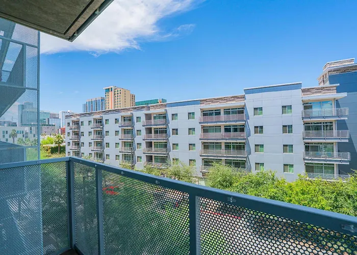 2br Near Dt With Balcony Gym Pool Parking Wd *