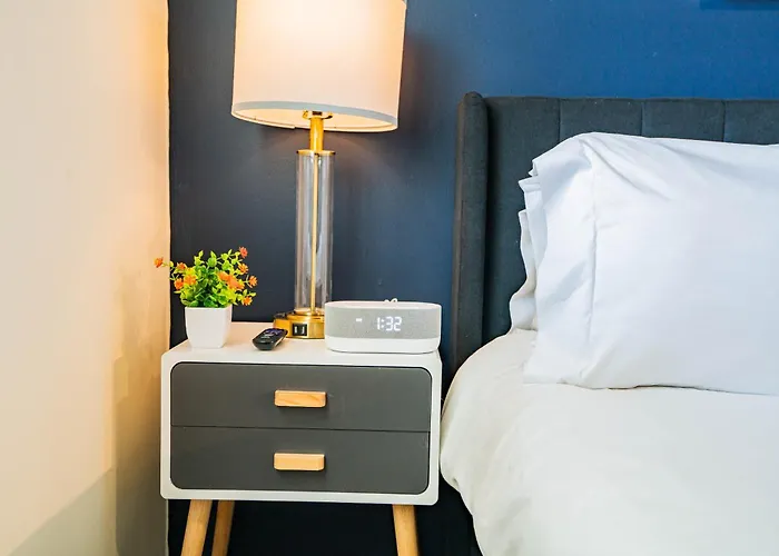 2br Near Dt With Balcony Gym Pool Parking Wd *