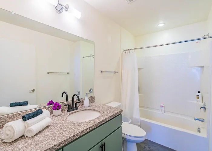 Apartment 2br Near Dt With Balcony Gym Pool Parking Wd *