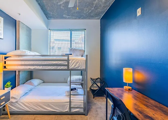 2br Near Dt With Balcony Gym Pool Parking Wd Phoenix