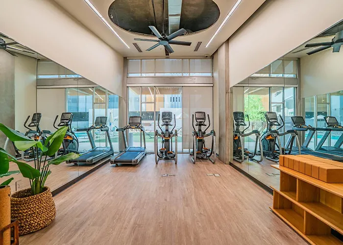 Apartment 2br Near Dt With Balcony Gym Pool Parking Wd