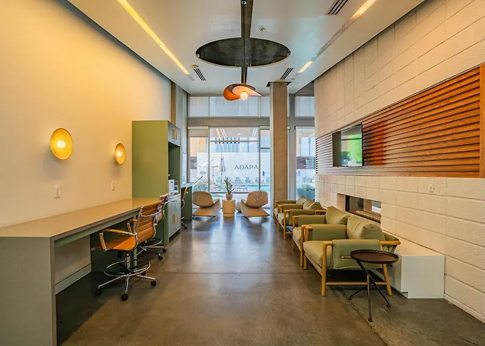2br Near Dt With Balcony Gym Pool Parking Wd Apartment