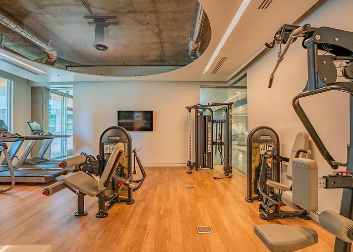 2br Near Dt With Balcony Gym Pool Parking Wd * Phoenix