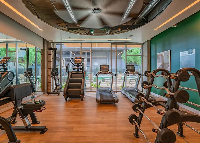 2br Near Dt With Balcony Gym Pool Parking Wd *